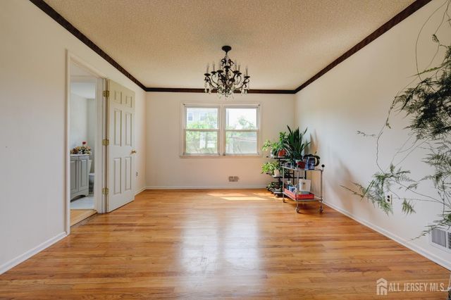 23 Charlton Avenue, Piscataway, NJ 08854
