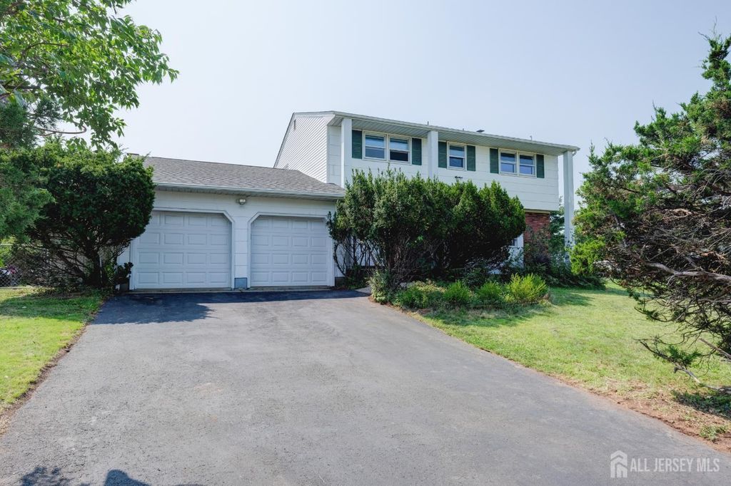 23 Charlton Avenue, Piscataway, NJ 08854