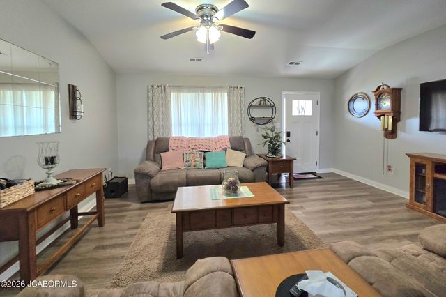 5820 HORSESHOE DRIVE, Jefferson City, MO 65109