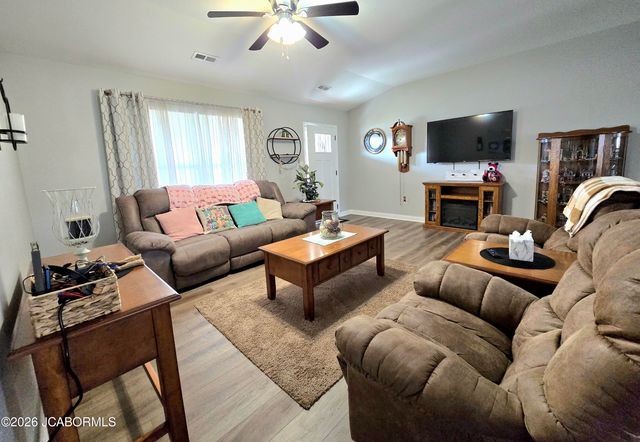 5820 HORSESHOE DRIVE, Jefferson City, MO 65109