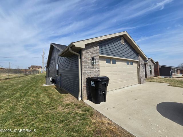 5820 HORSESHOE DRIVE, Jefferson City, MO 65109