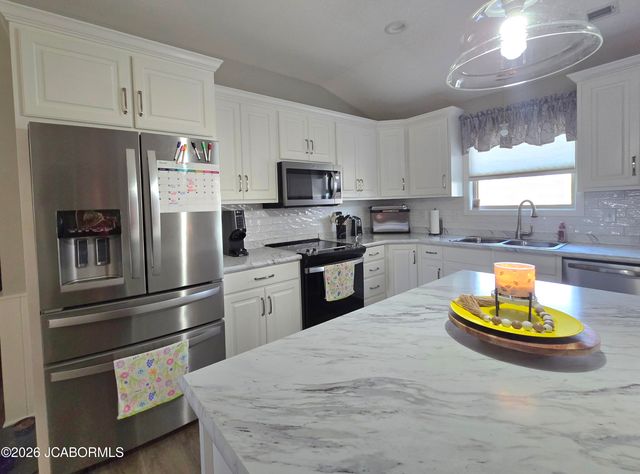 5820 HORSESHOE DRIVE, Jefferson City, MO 65109