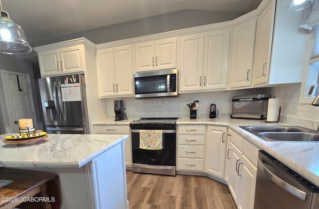 5820 HORSESHOE DRIVE, Jefferson City, MO 65109