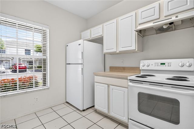 8073 Pacific Beach DR, Fort Myers, FL 33966