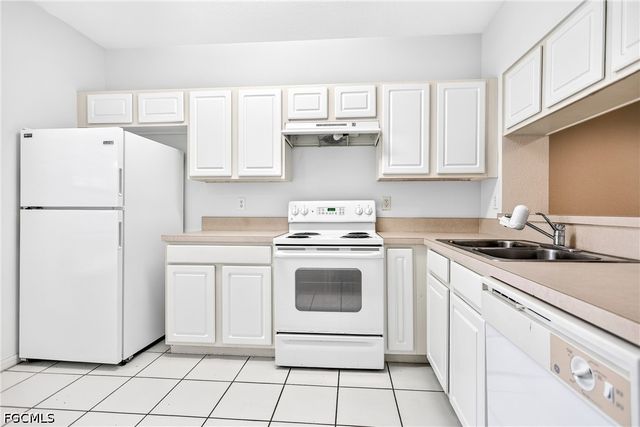 8073 Pacific Beach DR, Fort Myers, FL 33966