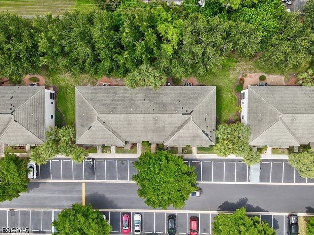 8073 Pacific Beach DR, Fort Myers, FL 33966