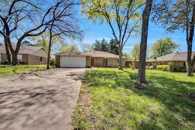 426 Roundtop Boulevard, Duncanville, TX 75116