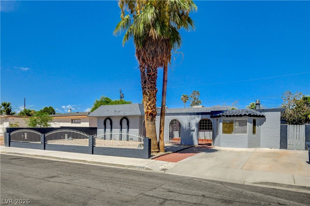 5724 Idle Avenue, Las Vegas, NV 89107 — photo 2