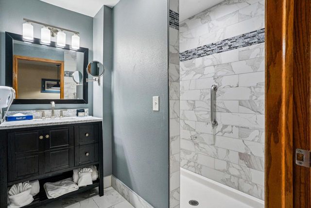 111 Center STREET #324, Lake Geneva, WI 53147