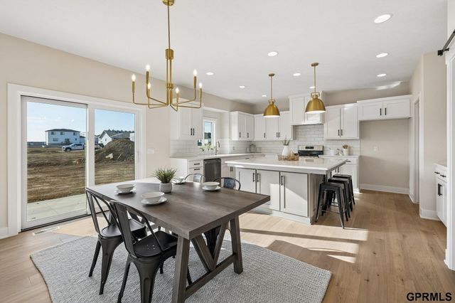 12413 Fenwick Street, Papillion, NE 68046