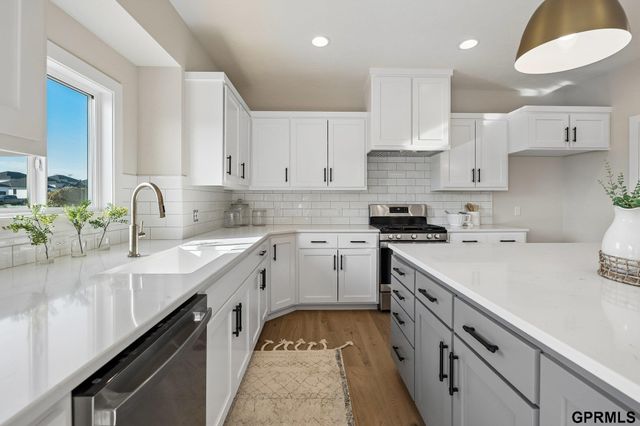12413 Fenwick Street, Papillion, NE 68046
