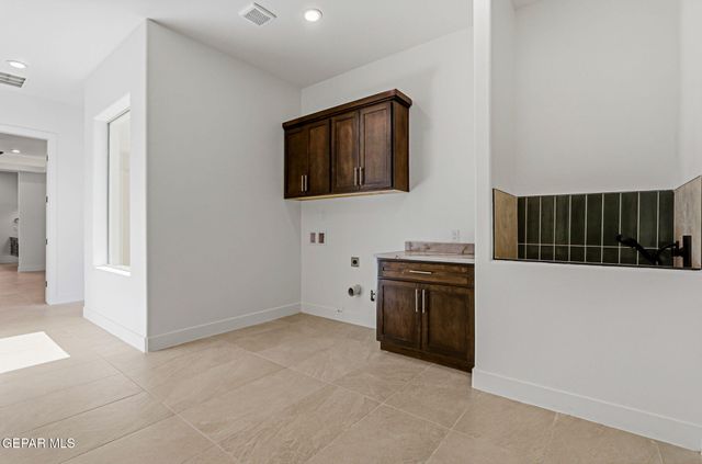 5644 RIO BONITO Circle, El Paso, TX 79932