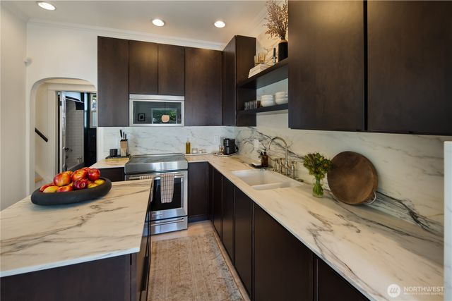 716 32nd Avenue, Seattle, WA 98122