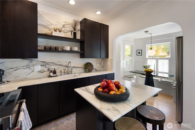 716 32nd Avenue, Seattle, WA 98122