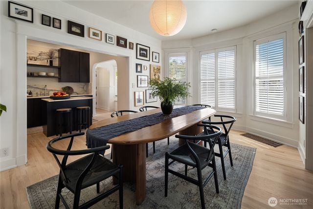 716 32nd Avenue, Seattle, WA 98122