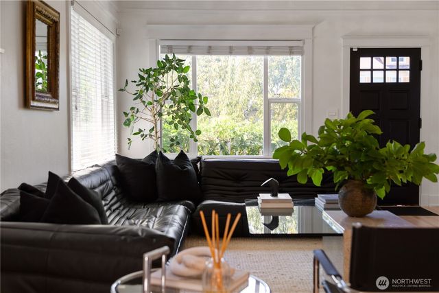 716 32nd Avenue, Seattle, WA 98122