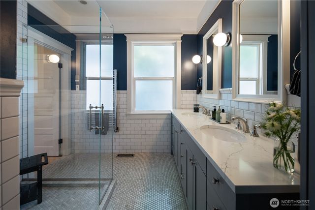 716 32nd Avenue, Seattle, WA 98122