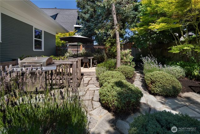 716 32nd Avenue, Seattle, WA 98122
