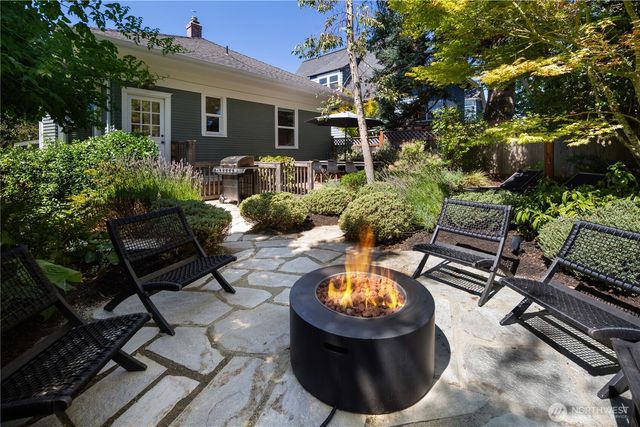 716 32nd Avenue, Seattle, WA 98122