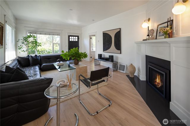 716 32nd Avenue, Seattle, WA 98122