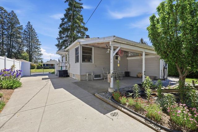 4023 N Hawthorne St, Spokane, WA 99205