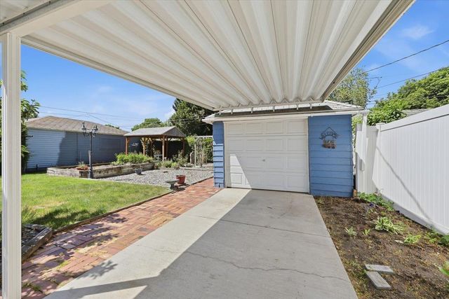 4023 N Hawthorne St, Spokane, WA 99205