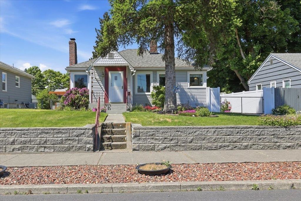 4023 N Hawthorne St, Spokane, WA 99205