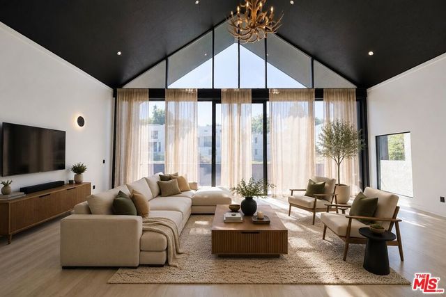 2230 Glendale Boulevard, Los Angeles, CA 90039