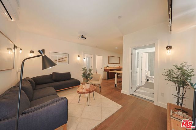 2230 Glendale Boulevard, Los Angeles, CA 90039