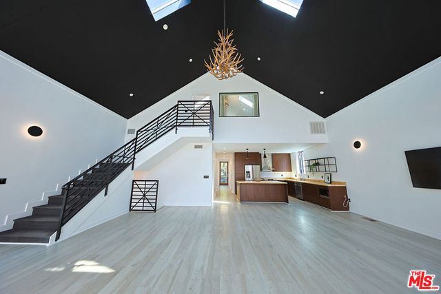2230 Glendale Boulevard, Los Angeles, CA 90039