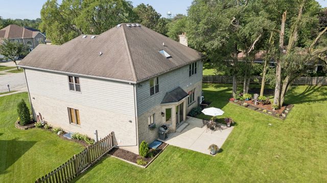 1808 Russell Drive, Lisle, IL 60532