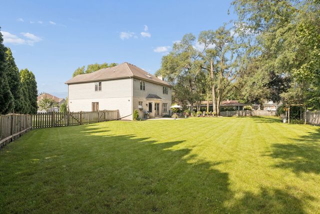 1808 Russell Drive, Lisle, IL 60532