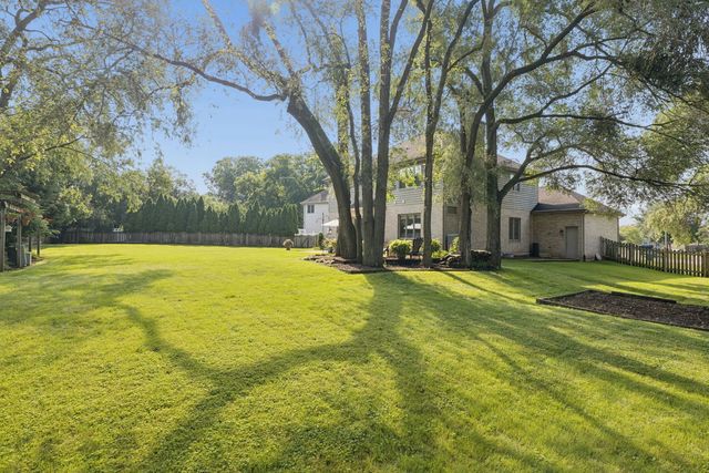 1808 Russell Drive, Lisle, IL 60532