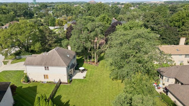 1808 Russell Drive, Lisle, IL 60532