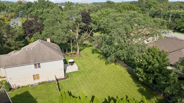 1808 Russell Drive, Lisle, IL 60532