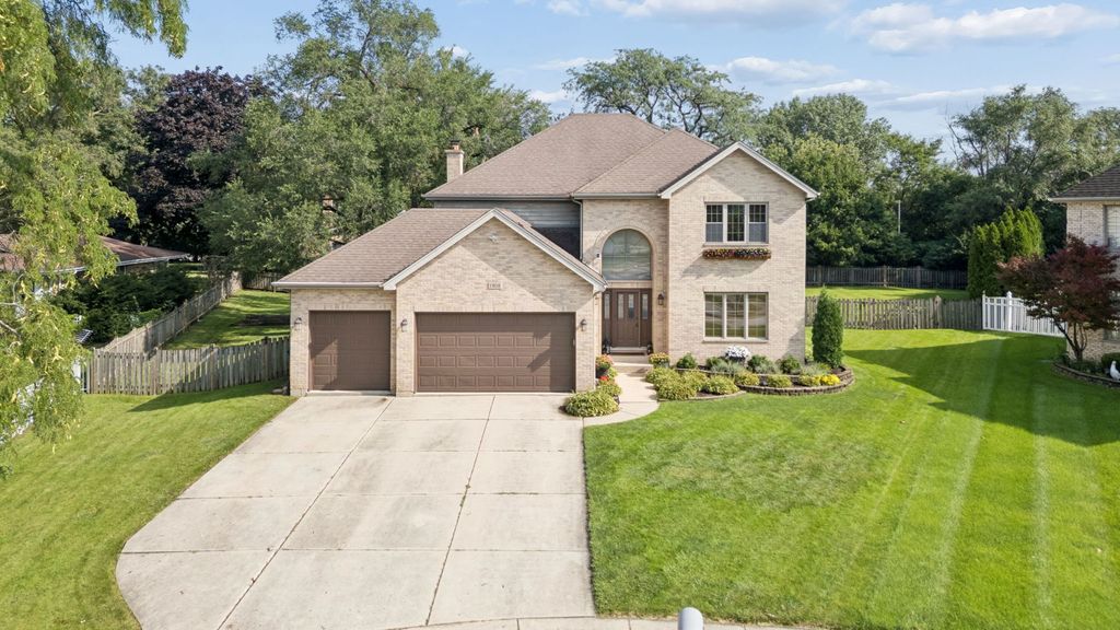 1808 Russell Drive, Lisle, IL 60532