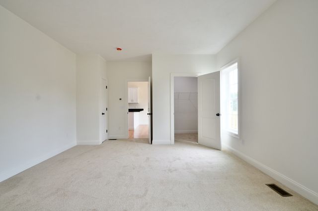 215A Crownshield 20A, Uxbridge, MA 01569