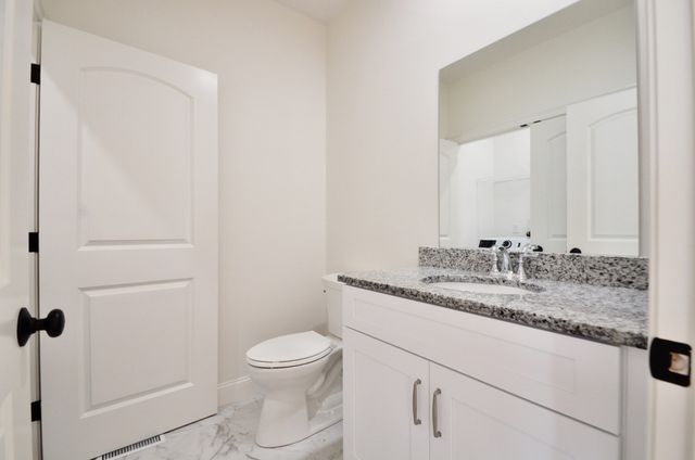 215A Crownshield 20A, Uxbridge, MA 01569