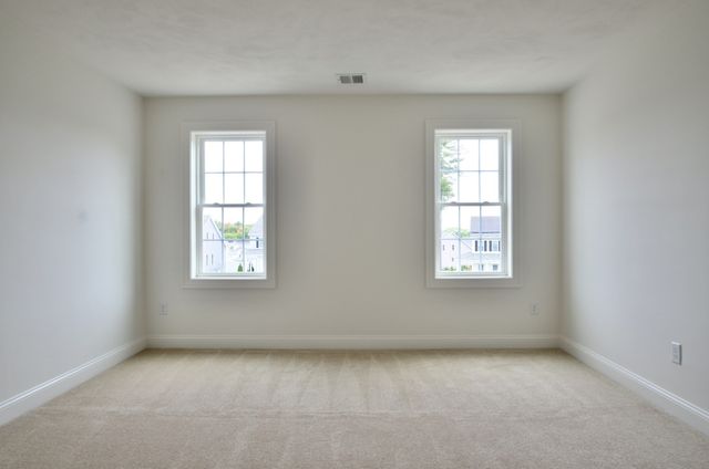 215A Crownshield 20A, Uxbridge, MA 01569