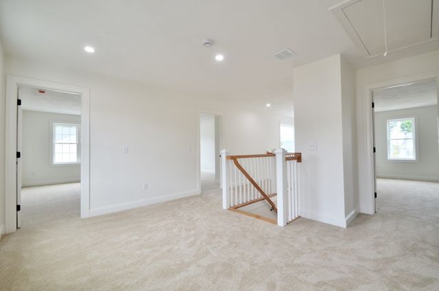 215A Crownshield 20A, Uxbridge, MA 01569