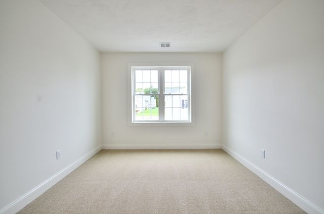215A Crownshield 20A, Uxbridge, MA 01569