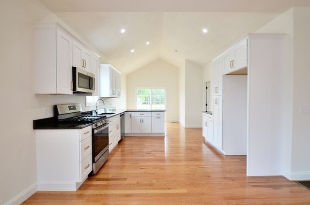 215A Crownshield 20A, Uxbridge, MA 01569