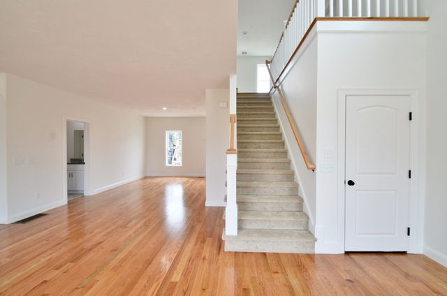 215A Crownshield 20A, Uxbridge, MA 01569