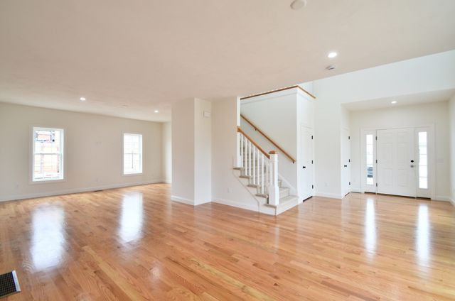 215A Crownshield 20A, Uxbridge, MA 01569