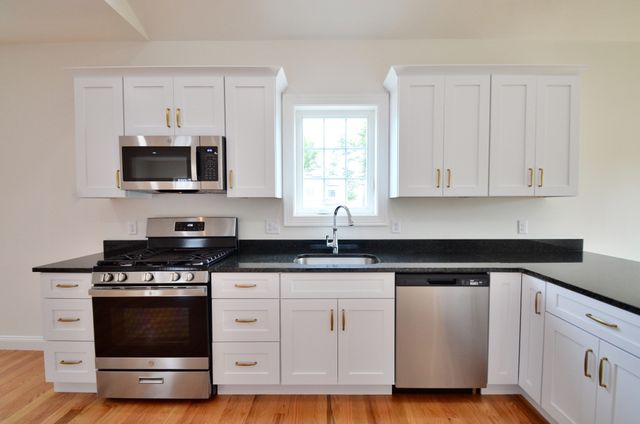 215A Crownshield 20A, Uxbridge, MA 01569