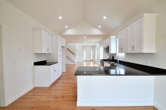215A Crownshield 20A, Uxbridge, MA 01569