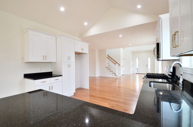 215A Crownshield 20A, Uxbridge, MA 01569