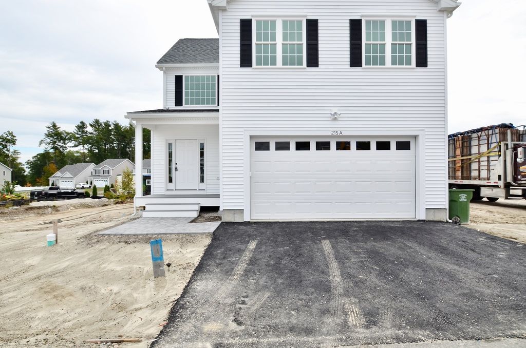 215A Crownshield 20A, Uxbridge, MA 01569