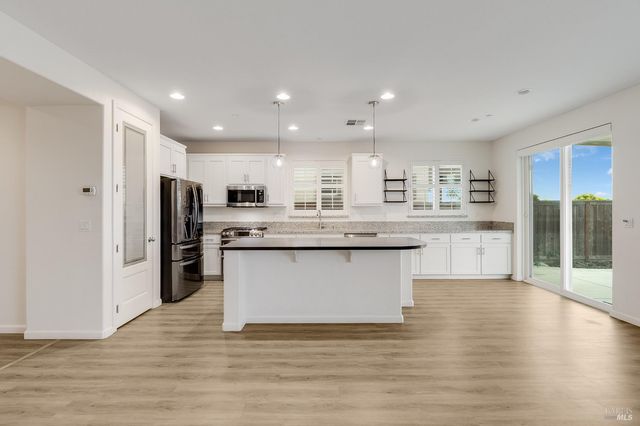 425 Epic St, Vacaville, CA 95688