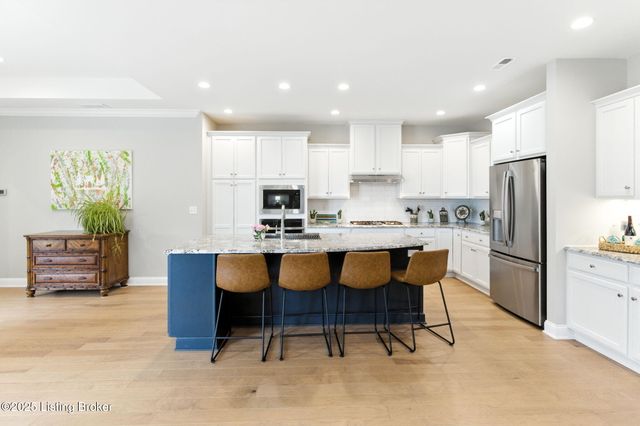 2014 Dressage Cir, Louisville, KY 40245